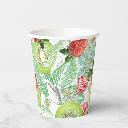 イチゴとキウイ。 紙コップ (左)