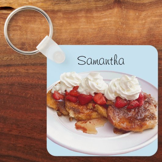 イチゴとクリームの甘いパン キーホルダー (正面)