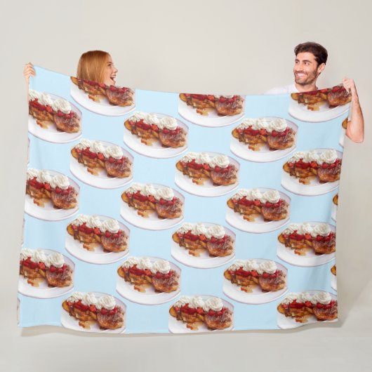 イチゴとクリームの甘いパン フリースブランケット (インサイチュ)