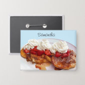 イチゴとクリームの甘いパン 缶バッジ (正面/裏面)