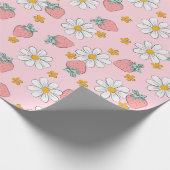 イチゴとデイジー&スイートピンク背景 ラッピングペーパー (角)