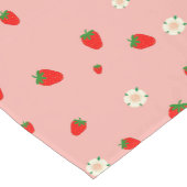 イチゴと花のパターン ショートテーブルランナー (コーナー)