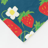 イチゴと花の青 フリースブランケット (角)