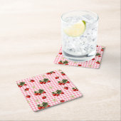 イチゴと赤いギンガムかわいい紙 スクエアペーパーコースター (インサイチュ)