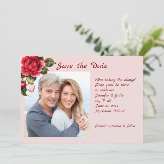 イチゴと赤いバラの写真を保存する セーブザデート (スタンド正面)