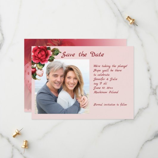 イチゴと赤いバラの写真付きSave The Date セーブザデート (正面/裏面インサイチュ)