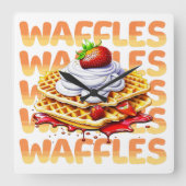 イチゴに覆われたワッフルのスタック スクエア壁時計 (正面)