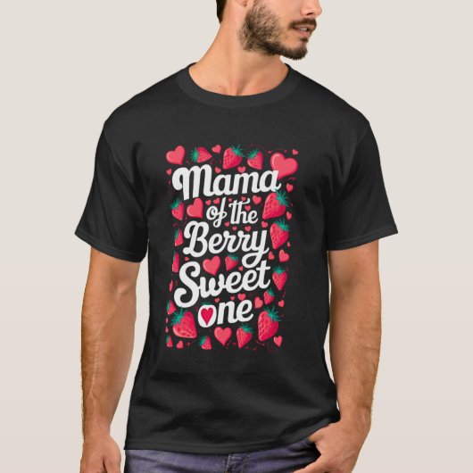 イチゴのように甘い1歳の誕生日お母さん Tシャツ (正面)