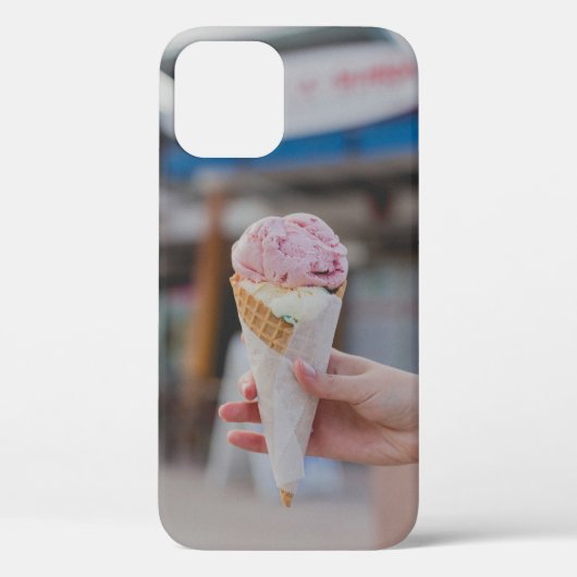 イチゴのアイスクリームを持つ人 Case-Mate iPhoneケース (裏面)