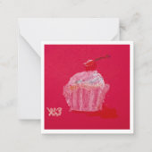イチゴのフロスティングが乗ったカップケーキ ノートカード (正面)