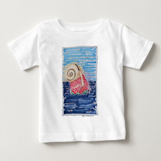 イチゴの上のカタツムリ ベビーTシャツ (正面)