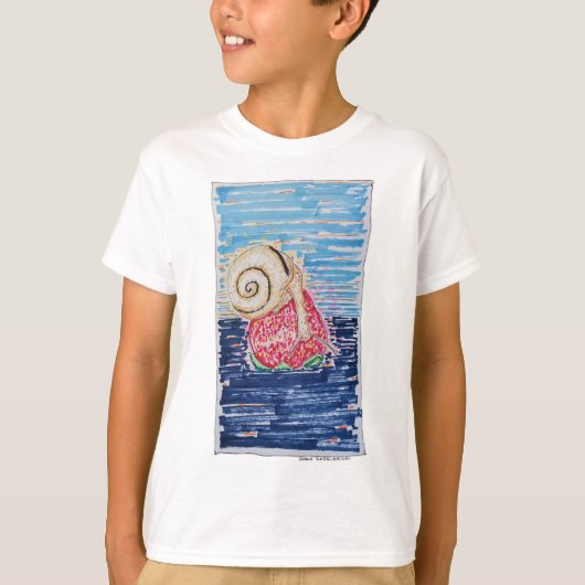 イチゴの上のカタツムリ Tシャツ (正面)