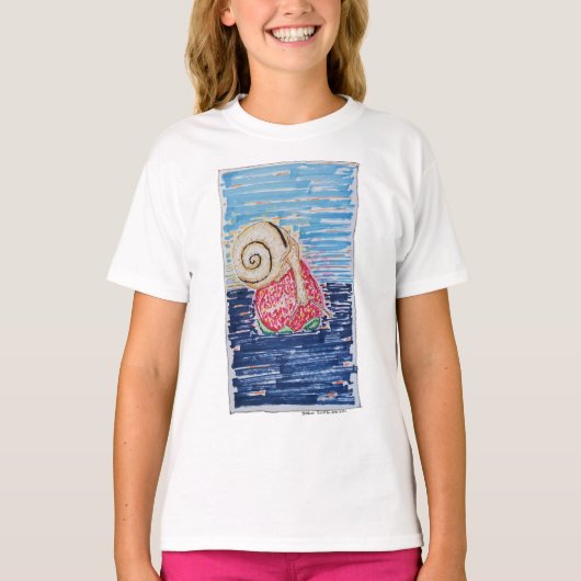 イチゴの上のカタツムリ Tシャツ (正面)