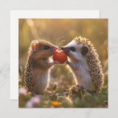 イチゴの共有 – 愛らしいハリネズミとマウス シーズンカード (正面/裏面)