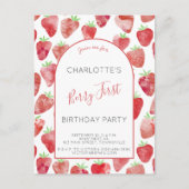 イチゴの最初の誕生日パーティーへの招待 ポストカード (正面)