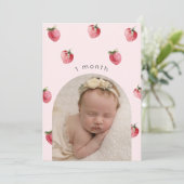 イチゴの最初の誕生日フォトマイルストーンバナー 招待状 (スタンド正面)