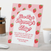 イチゴの赤ちゃんシャワーどのように大きいママの腹 台座サイン (インサイチュ)