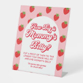 イチゴの赤ちゃんシャワーどのように大きいママの腹 台座サイン (正面)