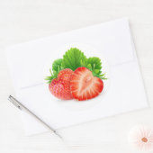 イチゴを葉で切る ラウンドシール (封筒)