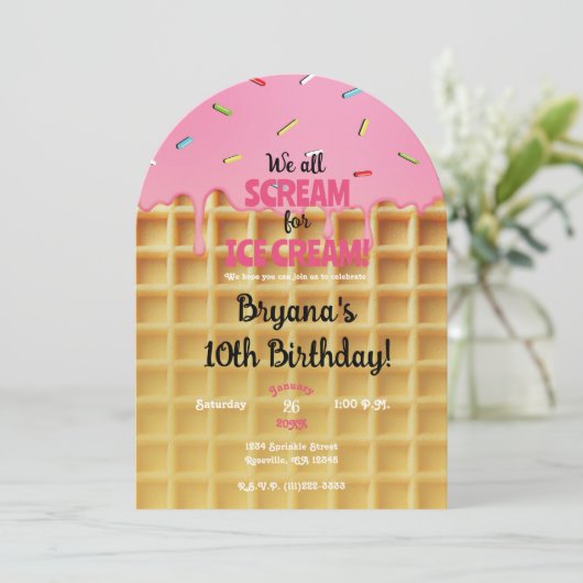 イチゴアイスクリームワッフルコーンの誕生日 招待状 (スタンド正面)