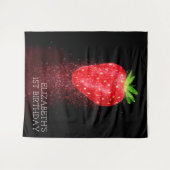 イチゴグリッターカスタム背景誕生日バナー タペストリー (正面(横))