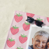 イチゴ写真コラージュ ビーチタオル (インサイチュ)