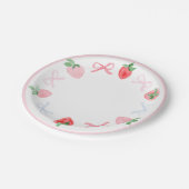 イチゴ水色ベリーの最初の誕生日 ペーパープレート (アングル)