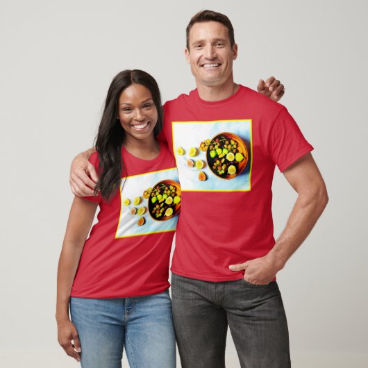 「イチジクとブドウの果実」かわいい写真。買今 Tシャツ (ユニセックス)