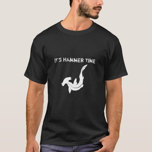 イッツ ハンマー タイム シャーク メンズTシャツ Tシャツ (正面)