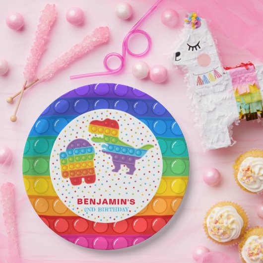 イッポップ・アートのトボーイ誕生日パーソナライズされたカラフル ペーパープレート (パーティー)