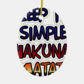 イッ保シンプルハクナマタタアートプリント セラミックオーナメント (正面)