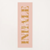 イナーレ外モダン息赤面ピンクオレンジ引用文 ヨガマット (正面)