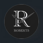 イニシャルおよび姓のパーソナライズな時計 ラウンド壁時計<br><div class="desc">スタイリッシュでパーソナライズな柱時計。</div>