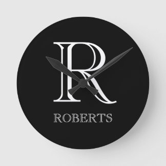 イニシャルおよび姓のパーソナライズな時計 ラウンド壁時計