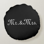イニシャルでカスタマイズ 黒と白の夫婦のモノグラム ラウンドクッション (裏面)