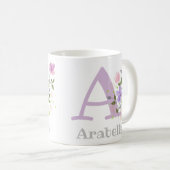イニシャルとアラベラの名前入りフラワーデザイン コーヒーマグカップ (正面右)