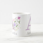 イニシャルとアラベラの名前入りフラワーデザイン コーヒーマグカップ (中央)
