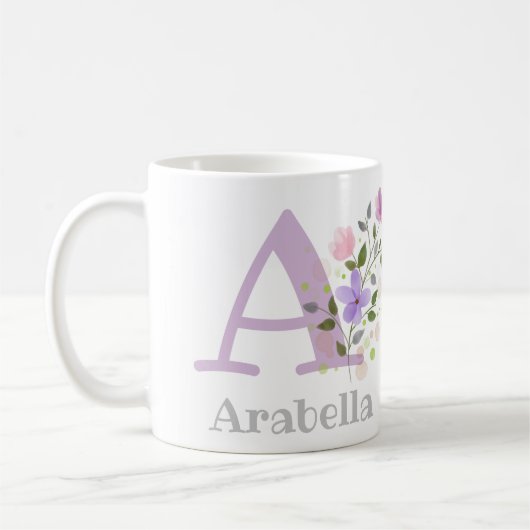 イニシャルとアラベラの名前入りフラワーデザイン コーヒーマグカップ (左)