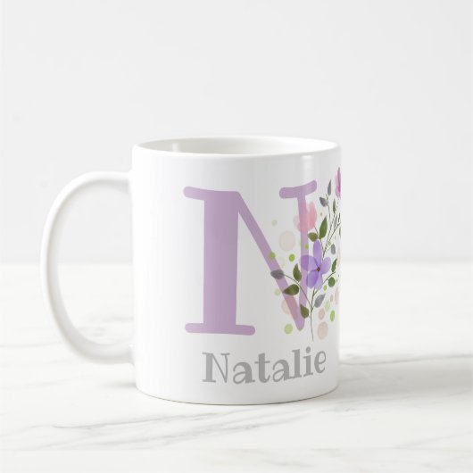 イニシャルと名前に花を添えて コーヒーマグカップ (左)