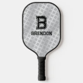 イニシャルの変更、名前の追加、グレーの市松模様にプレートの外観 ピックルボールラケット (正面)