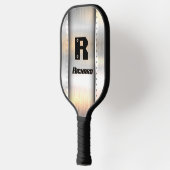 イニシャルの変更、名前の追加、ブラシ仕上げ金属帯、 ピックルボールラケット (左)