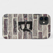 イニシャルの変更、名前の追加（削除）およびレンガ壁 Case-Mate iPhoneケース (裏面(横))