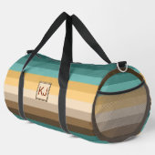 イニシャルの追加、レトロストライプのグリーンブラウンクリーム ダッフルバッグ (右コーナー)