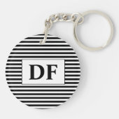 イニシャルカスタムブラック/ホワイトのキーチストライプェイン キーホルダー (裏面)