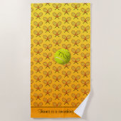 イニシャルカスタム文字テニスパターンオレンジ黄色 ビーチタオル (正面)