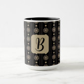 イニシャルパーソナライズされた金ゴールドメダリオンマストライプのグ マグカップ (中央)