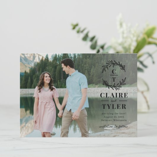 イニシャルファンシー編集可能カラー日付カードの保存 招待状 (スタンド正面)