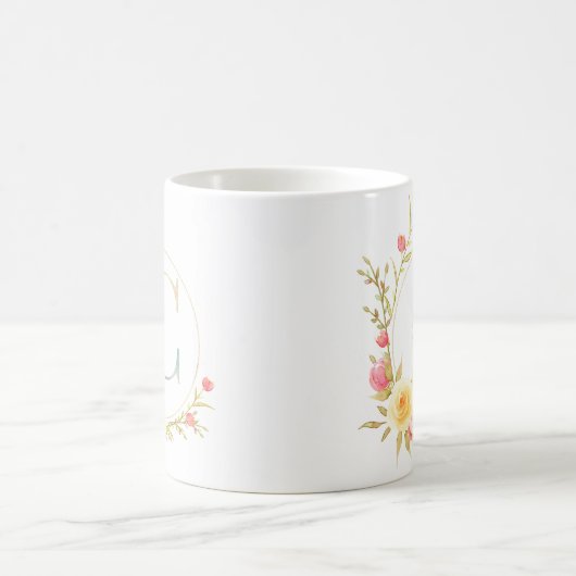 イニシャルフローラレター花フレーム コーヒーマグカップ (中央)