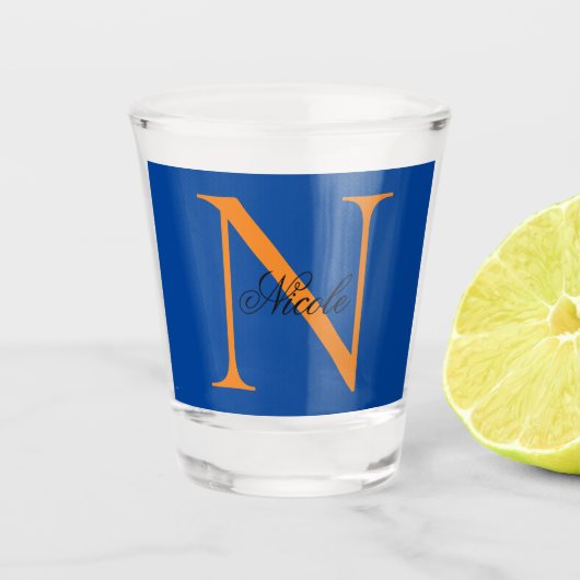 イニシャルモノグラムの手書き独自の名前深い青 ショットグラス (正面)