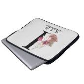 イニシャルモノグラムのIピンクボホフローラ ラップトップスリーブ (正面下部)